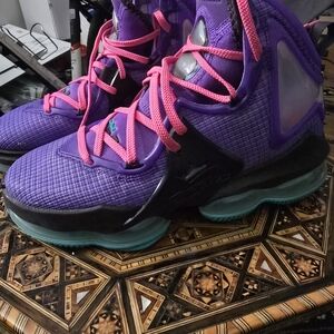 Lebron 19 8.5 LIKE NEW Nike Men's Purple Athletic Shoes